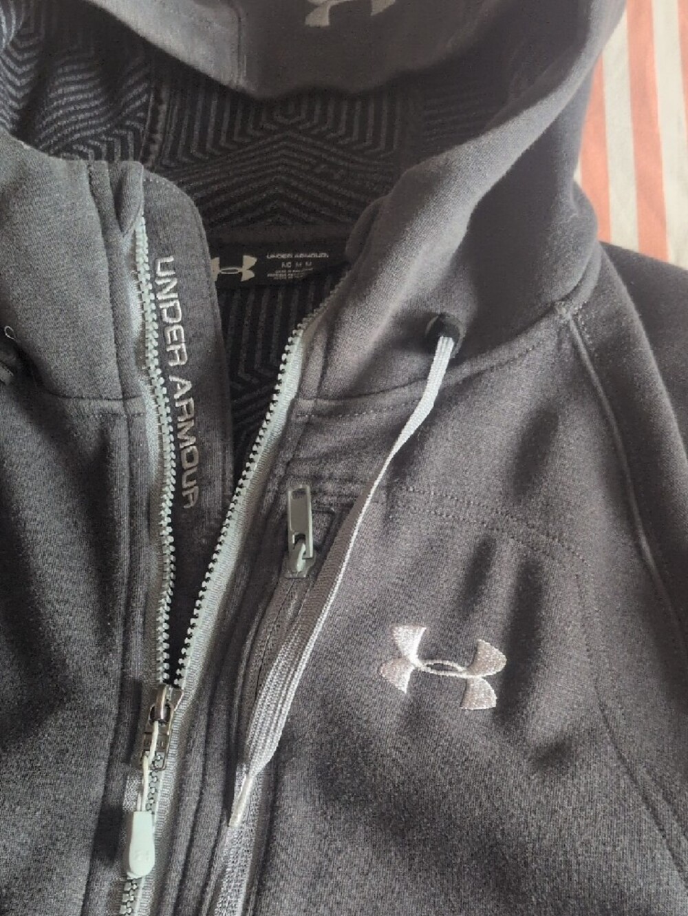Under Armour Black Full-Zip Hooded Performance Jacket - Picture 5 of 9